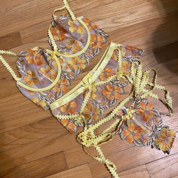 With love lily lingerie - Picture 2 of 2